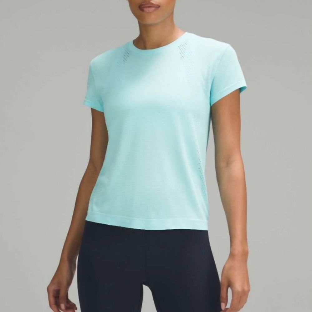 Lululemon Train To Be Cyan Blue Short Sleeve Shirt Women’s Size Small 6 - Picture 2 of 10